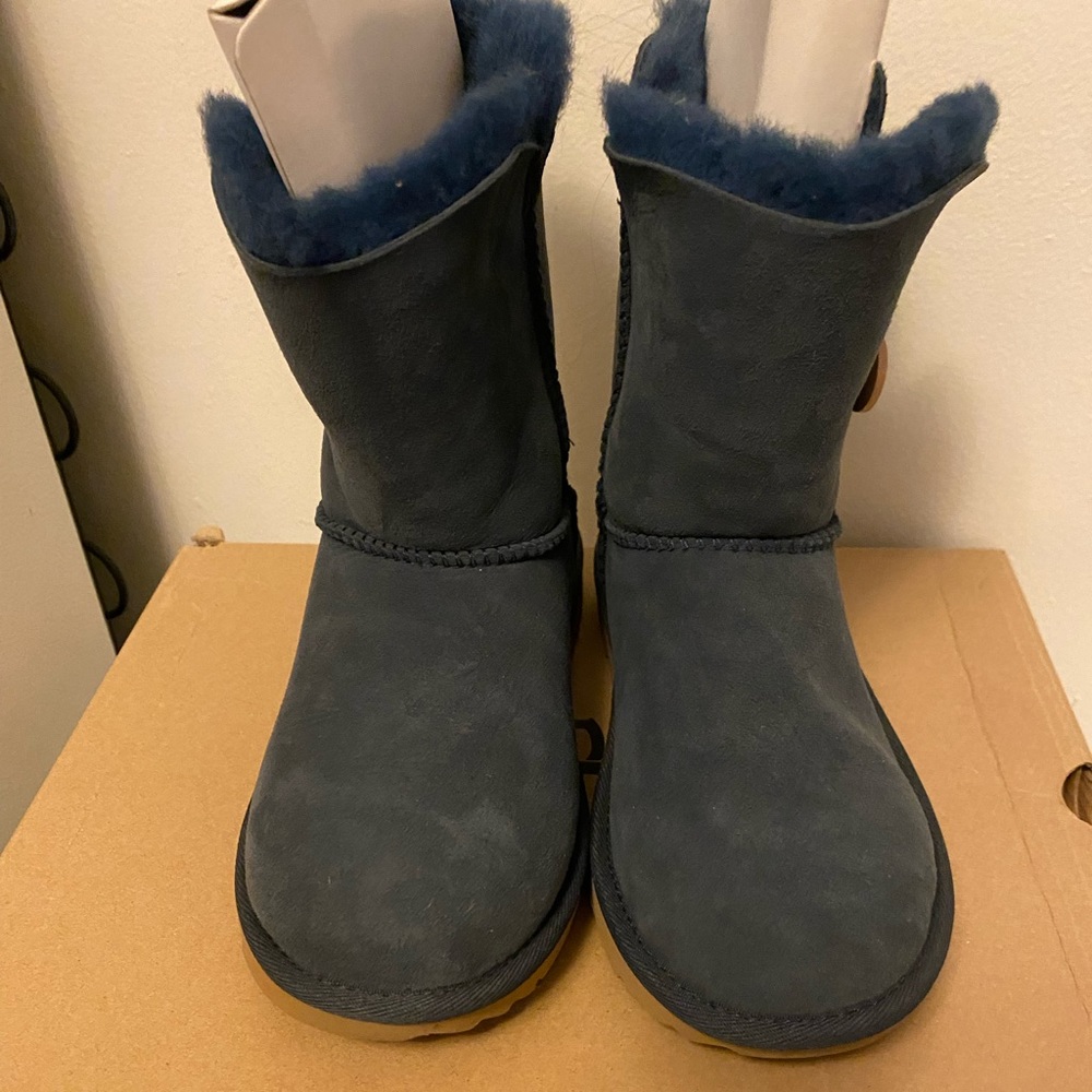 Navy blue Bailey button UGGs